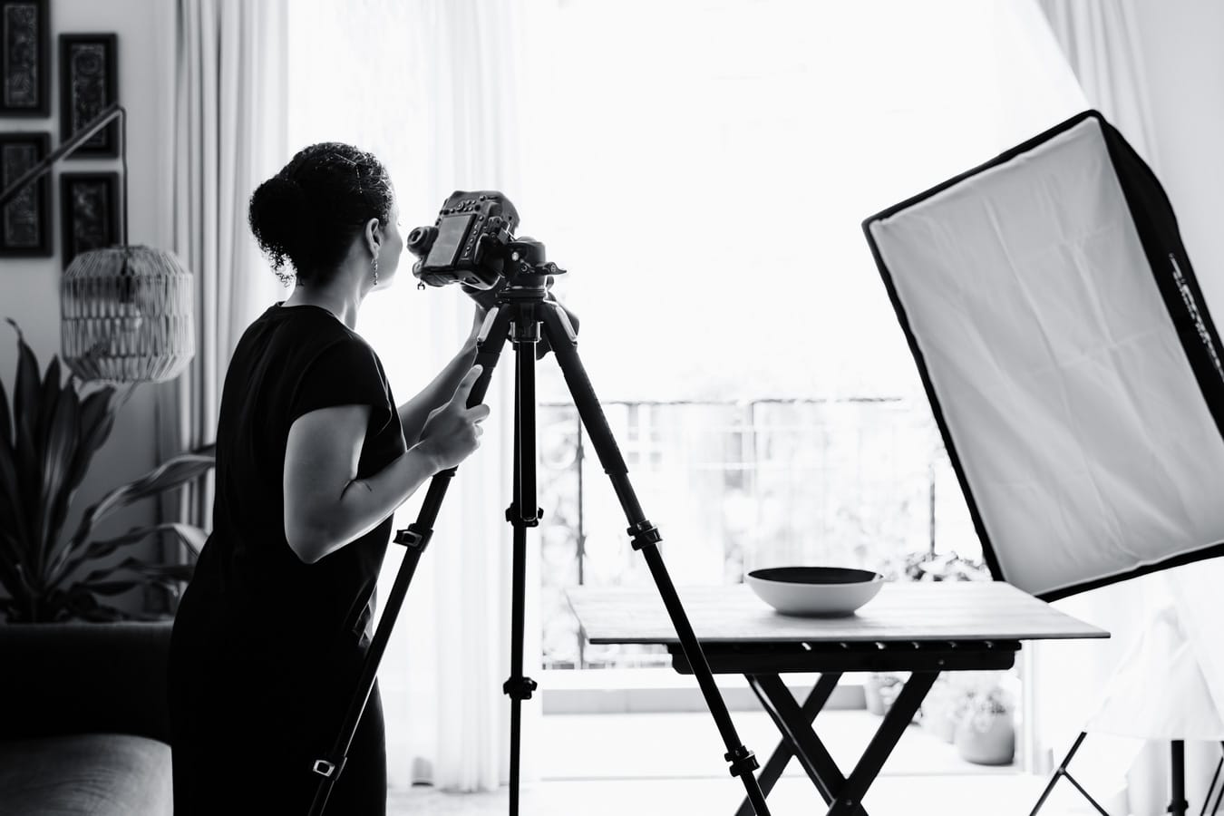 Dyutima Jha photographing a dish